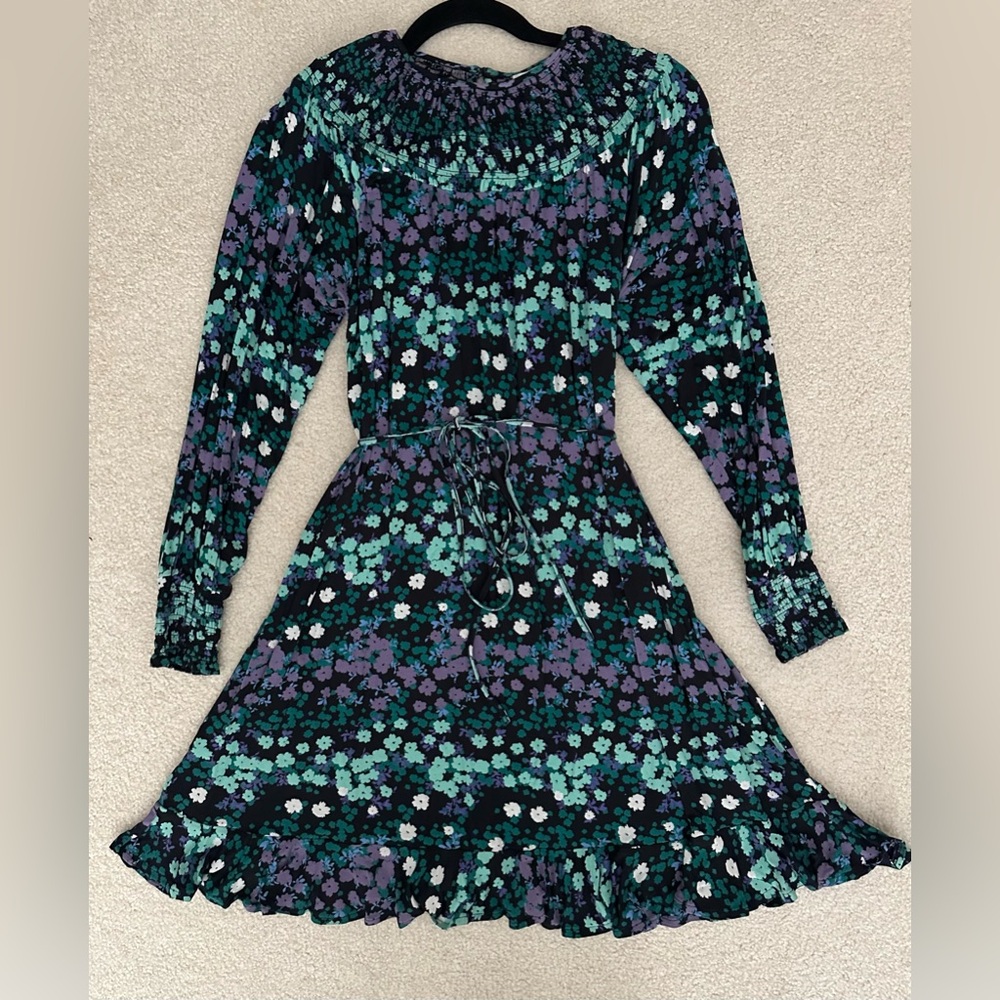 Loft, Flounce Dress, Great Colors,Super Soft Fabric
Sz S
Great Condition